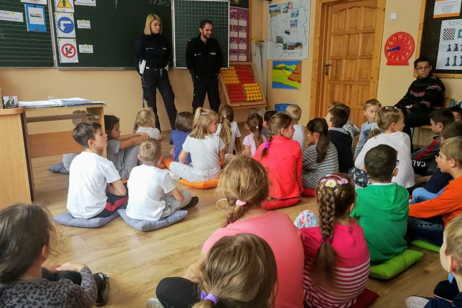 Spotkanie z policją -odblaskowa szkoła1-3