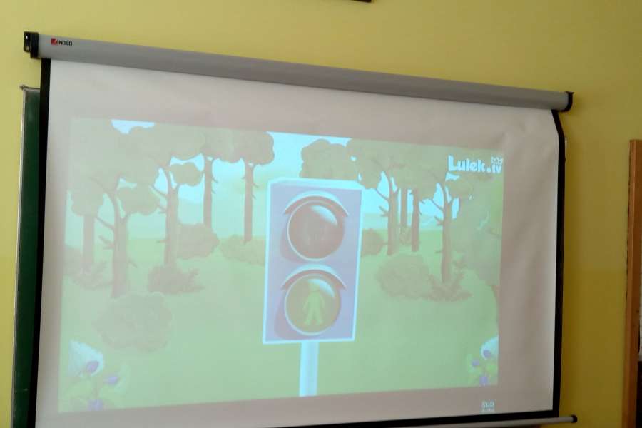 Oglądanie filmów multimedialnych nt. bezpieczeństwa