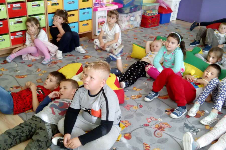 Oglądanie filmów multimedialnych nt. bezpieczeństwa