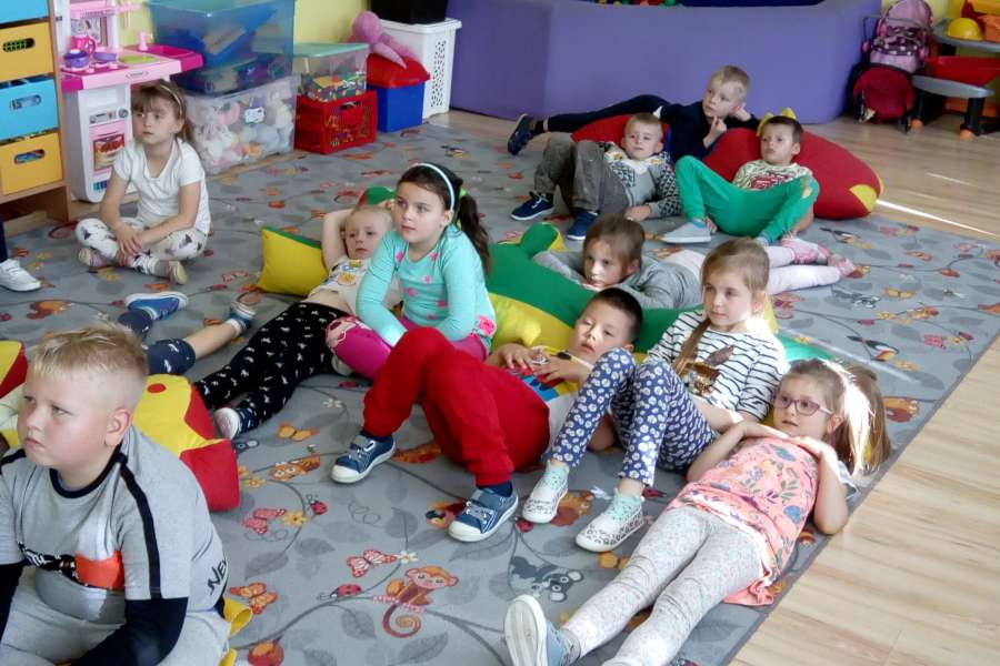 Oglądanie filmów multimedialnych nt. bezpieczeństwa