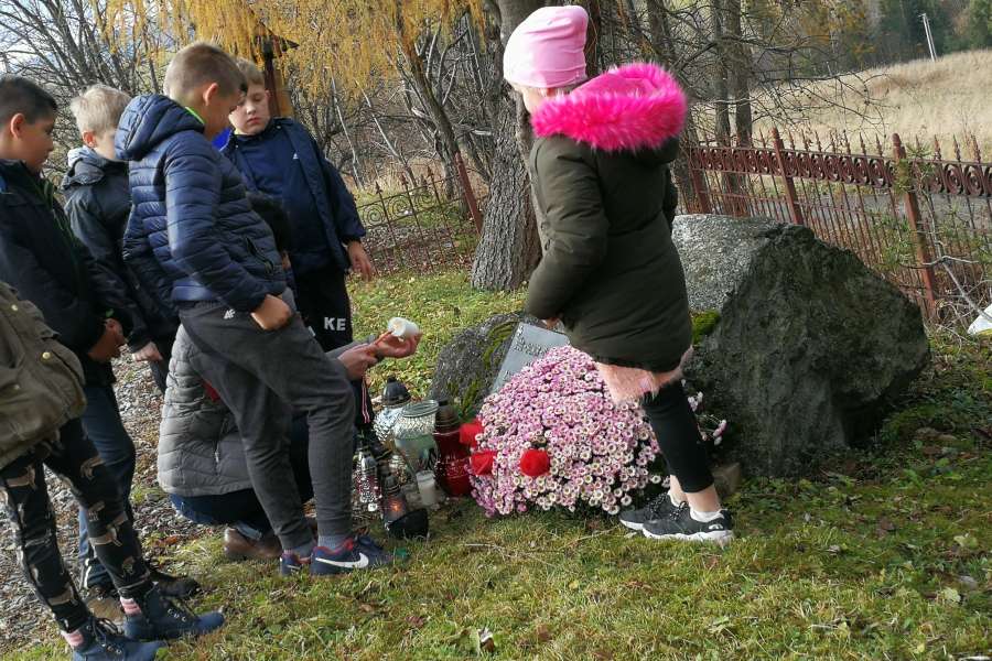 Symboliczna mogila poległych żołnierzy walczących o wolność i niepodległość Polski