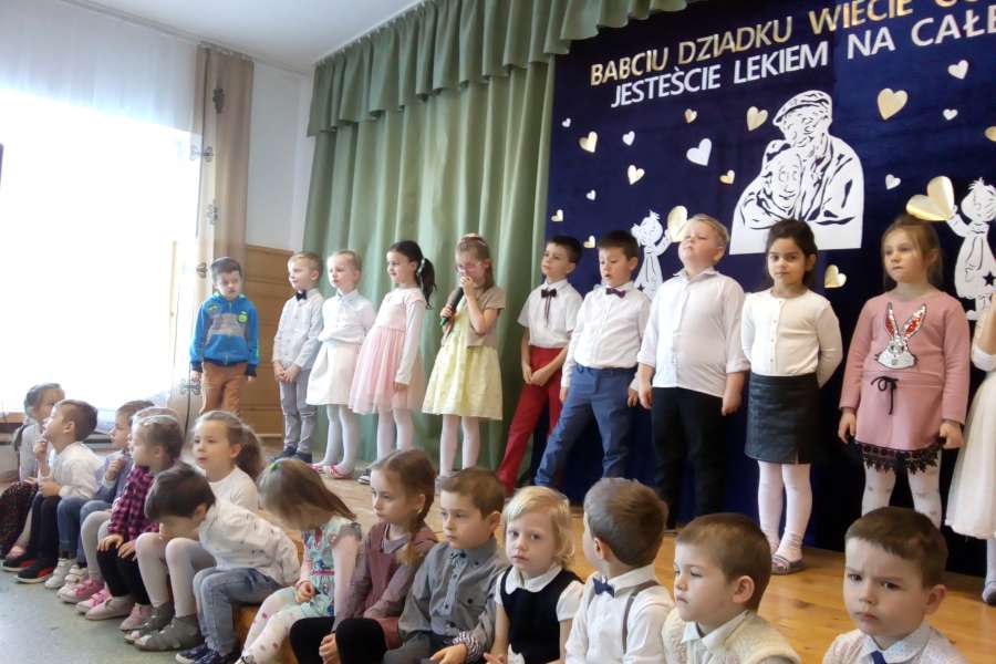 DZIEŃ BABCI I DZIADKA W ODDZIALE PRZEDSZKOLNYM