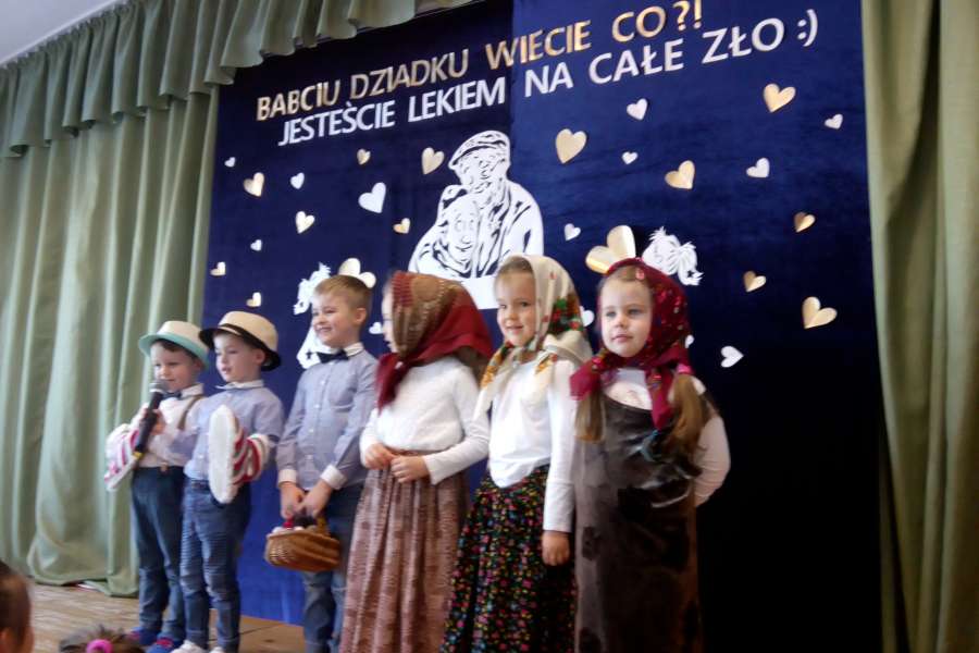 DZIEŃ BABCI I DZIADKA W ODDZIALE PRZEDSZKOLNYM