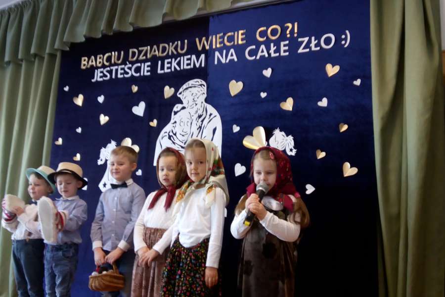 DZIEŃ BABCI I DZIADKA W ODDZIALE PRZEDSZKOLNYM