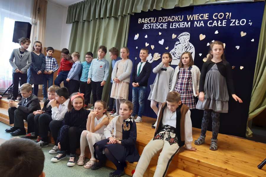 Dzień Babci i Dziadka- wieczornica klas 1-3