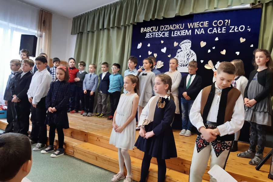 Dzień Babci i Dziadka- wieczornica klas 1-3