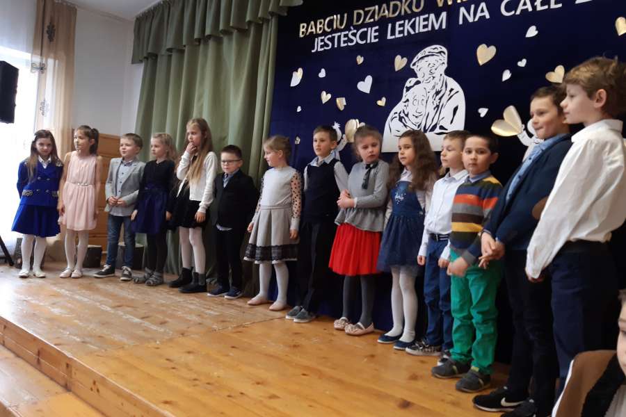 Dzień Babci i Dziadka- wieczornica klas 1-3