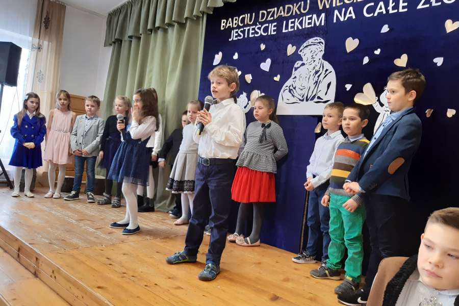 Dzień Babci i Dziadka- wieczornica klas 1-3