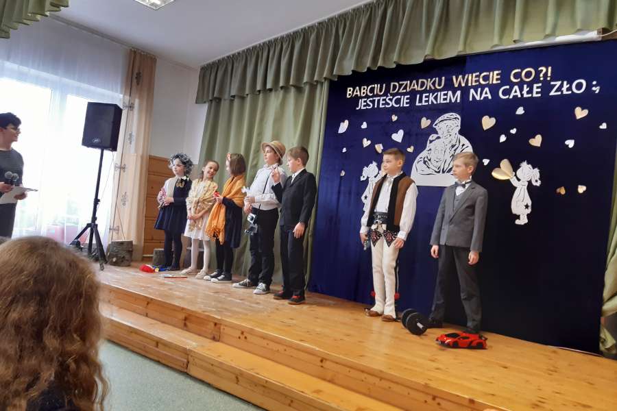 Dzień Babci i Dziadka- wieczornica klas 1-3