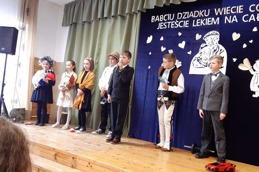 Dzień Babci i Dziadka- wieczornica klas 1-3
