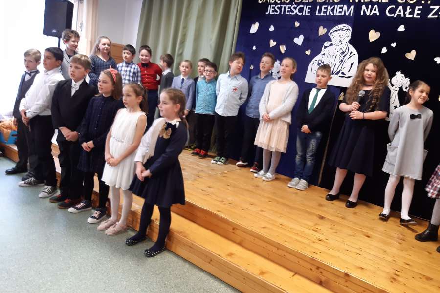 Dzień Babci i Dziadka- wieczornica klas 1-3