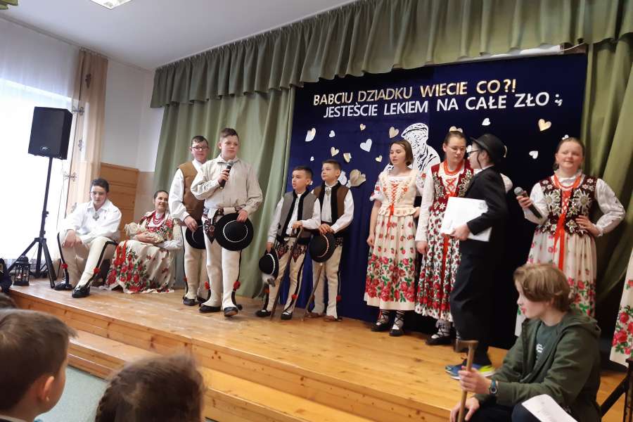 Dzień Babci i Dziadka- wieczornica klas 1-3