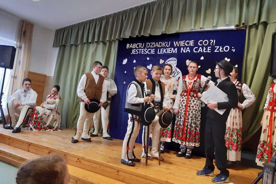 Dzień Babci i Dziadka- wieczornica klas 1-3