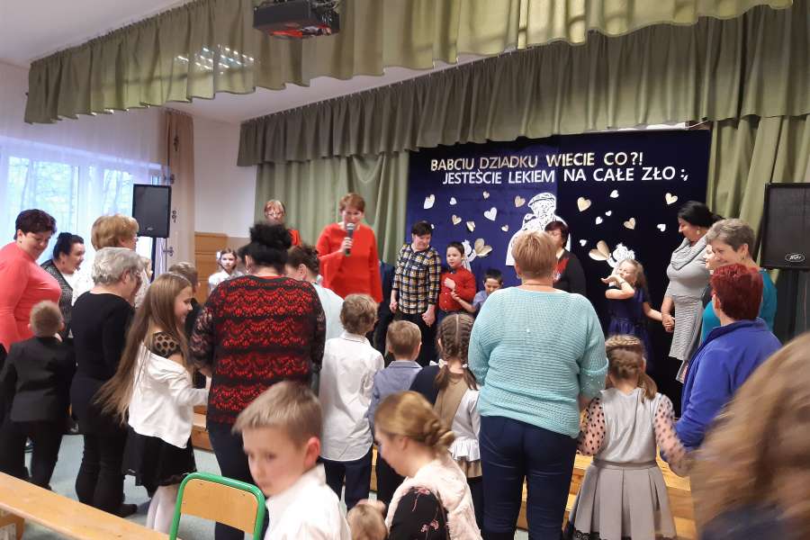 Dzień Babci i Dziadka- wieczornica klas 1-3