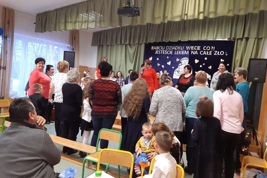 Dzień Babci i Dziadka- wieczornica klas 1-3