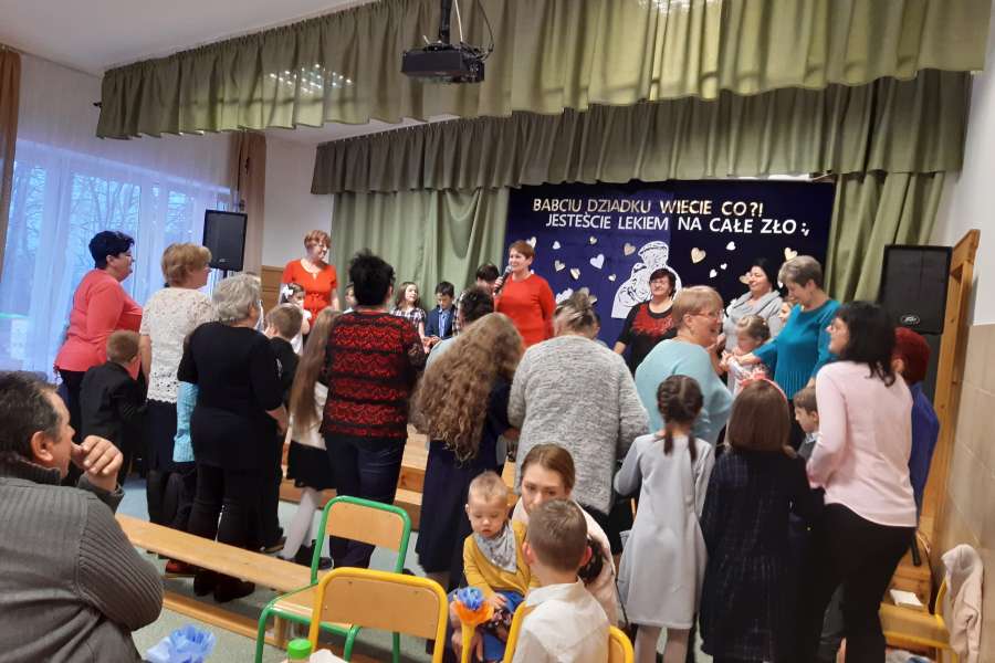 Dzień Babci i Dziadka- wieczornica klas 1-3