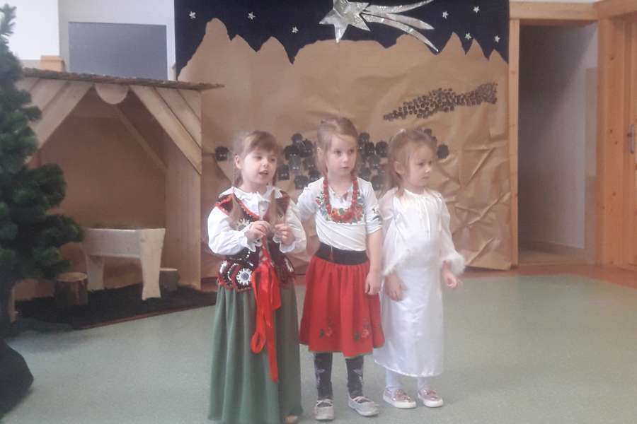 Jasełka w wykonaniu Krasnoludków i Smerfów