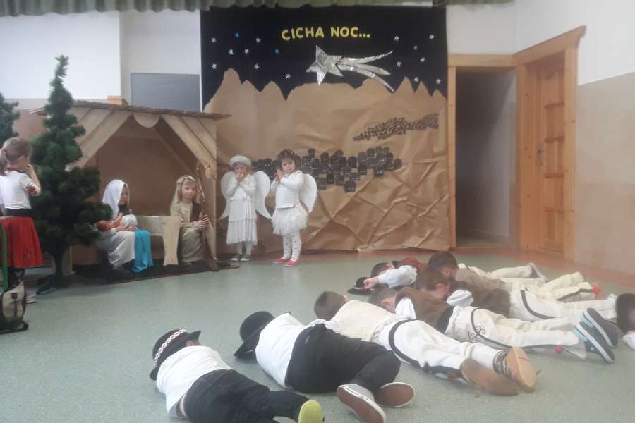 Jasełka w wykonaniu Krasnoludków i Smerfów