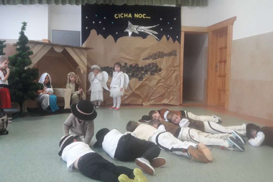 Jasełka w wykonaniu Krasnoludków i Smerfów