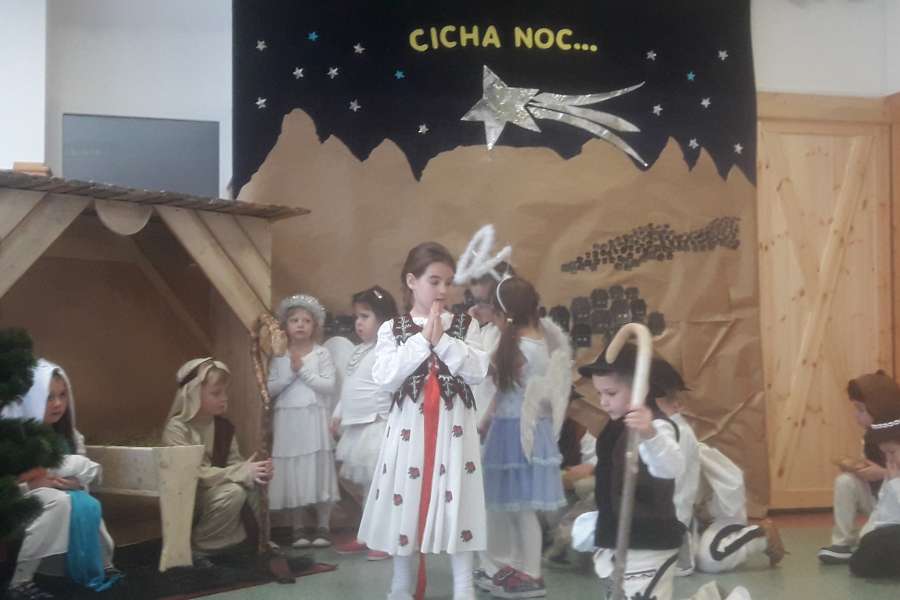 Jasełka w wykonaniu Krasnoludków i Smerfów