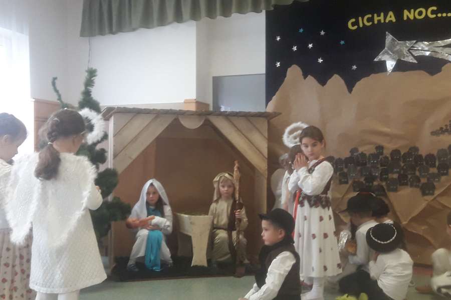 Jasełka w wykonaniu Krasnoludków i Smerfów