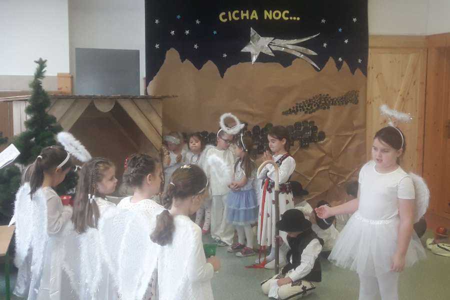 Jasełka w wykonaniu Krasnoludków i Smerfów