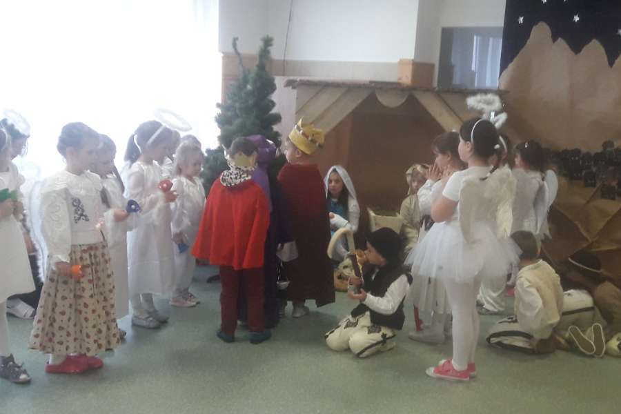 Jasełka w wykonaniu Krasnoludków i Smerfów