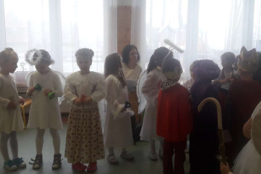 Jasełka w wykonaniu Krasnoludków i Smerfów