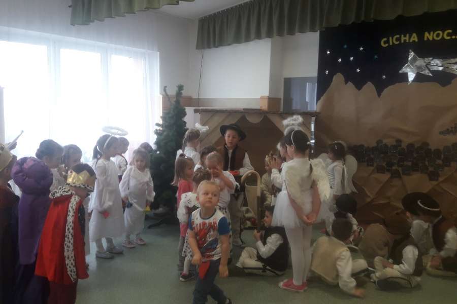 Jasełka w wykonaniu Krasnoludków i Smerfów