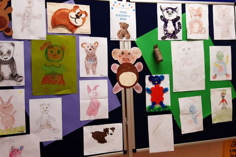 Dzień Pluszowego Misia u Smerfów.