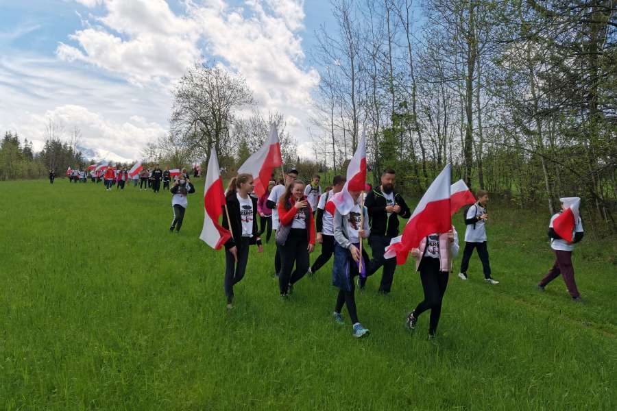 V RAJD SZLAKAMI ODDZIAŁU PARTYZANCKIEGO