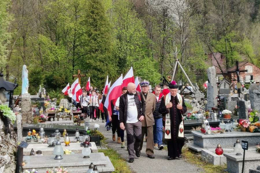 V RAJD SZLAKAMI ODDZIAŁU PARTYZANCKIEGO