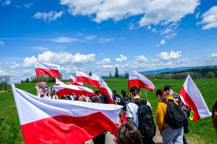 V RAJD SZLAKAMI ODDZIAŁU PARTYZANCKIEGO