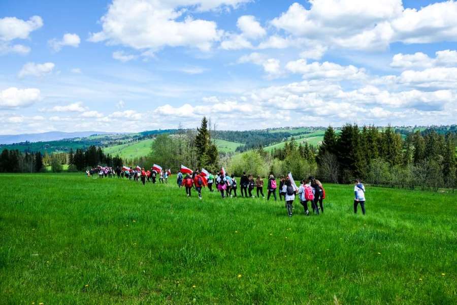 V RAJD SZLAKAMI ODDZIAŁU PARTYZANCKIEGO