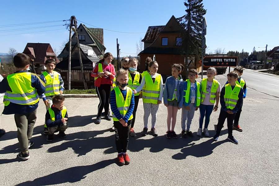 UDZIAŁ UCZNIÓW KLAS 1-3 W AKCJI „ŚMIECI TO TEMAT PODNIOSŁY”