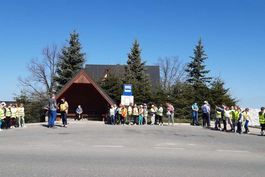 UDZIAŁ UCZNIÓW KLAS 1-3 W AKCJI „ŚMIECI TO TEMAT PODNIOSŁY”