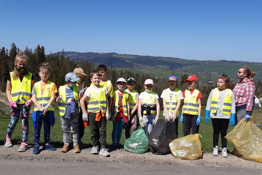 UDZIAŁ UCZNIÓW KLAS 1-3 W AKCJI „ŚMIECI TO TEMAT PODNIOSŁY”