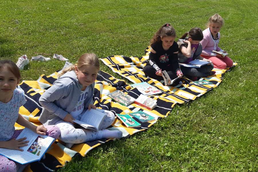 PIKNIK CZYTELNICZY UCZNIÓW KLASY 2