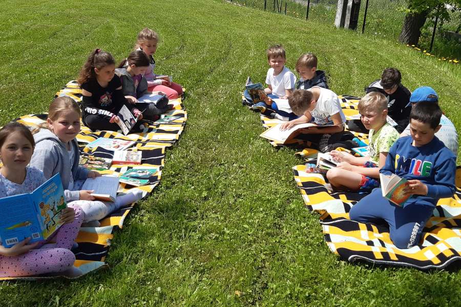 PIKNIK CZYTELNICZY UCZNIÓW KLASY 2