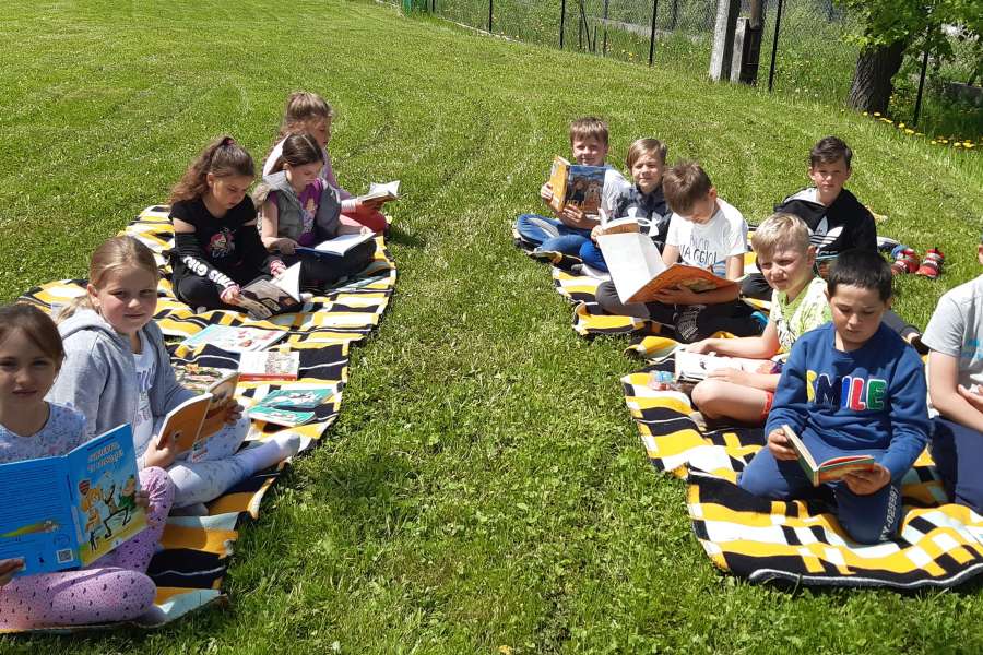 PIKNIK CZYTELNICZY UCZNIÓW KLASY 2