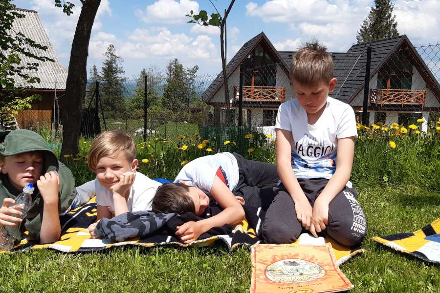 PIKNIK CZYTELNICZY UCZNIÓW KLASY 2