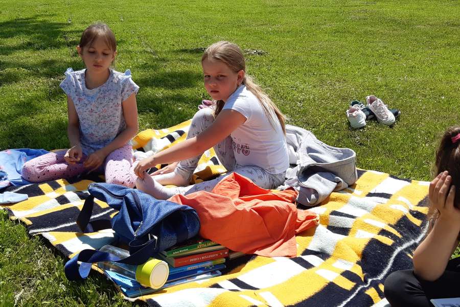 PIKNIK CZYTELNICZY UCZNIÓW KLASY 2