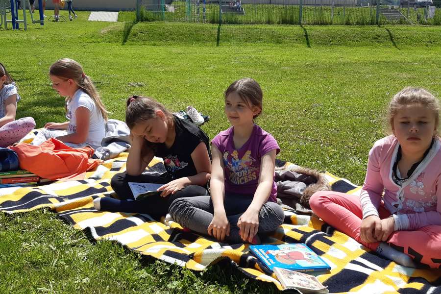 PIKNIK CZYTELNICZY UCZNIÓW KLASY 2