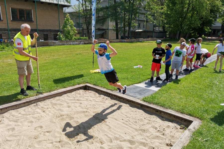 TURNIEJ ZABAW SPORTOWYCH DLA UCZNIÓW KLAS 1-3