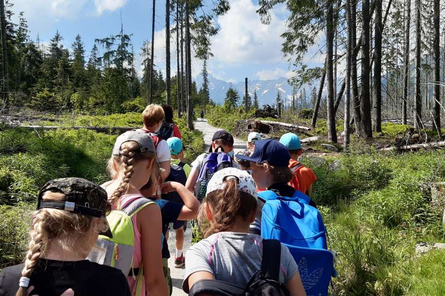 WYCIECZKA KLASY 2 NA RUSINOWĄ POLANĘ I WIKTORÓWKI
