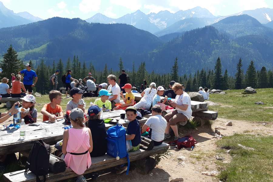 WYCIECZKA KLASY 2 NA RUSINOWĄ POLANĘ I WIKTORÓWKI