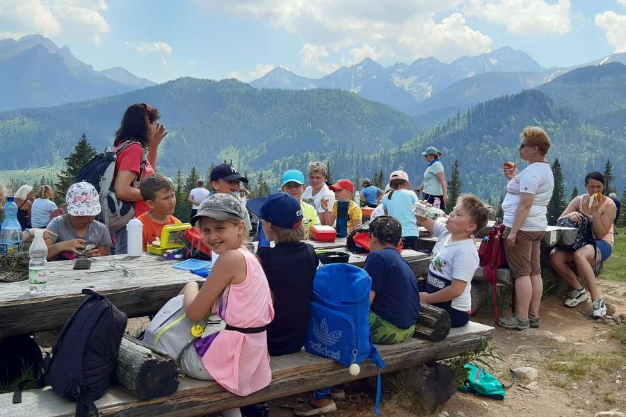 WYCIECZKA KLASY 2 NA RUSINOWĄ POLANĘ I WIKTORÓWKI