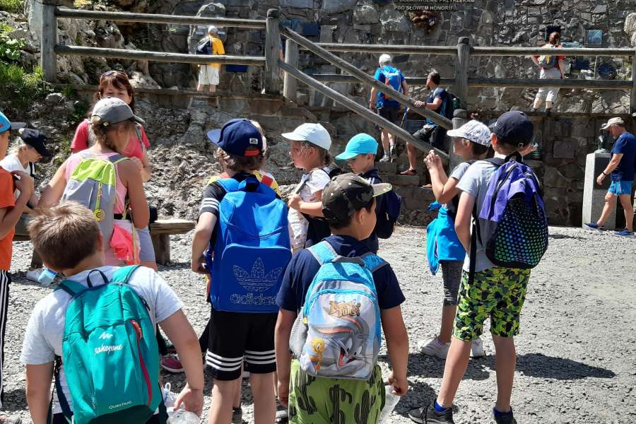 WYCIECZKA KLASY 2 NA RUSINOWĄ POLANĘ I WIKTORÓWKI