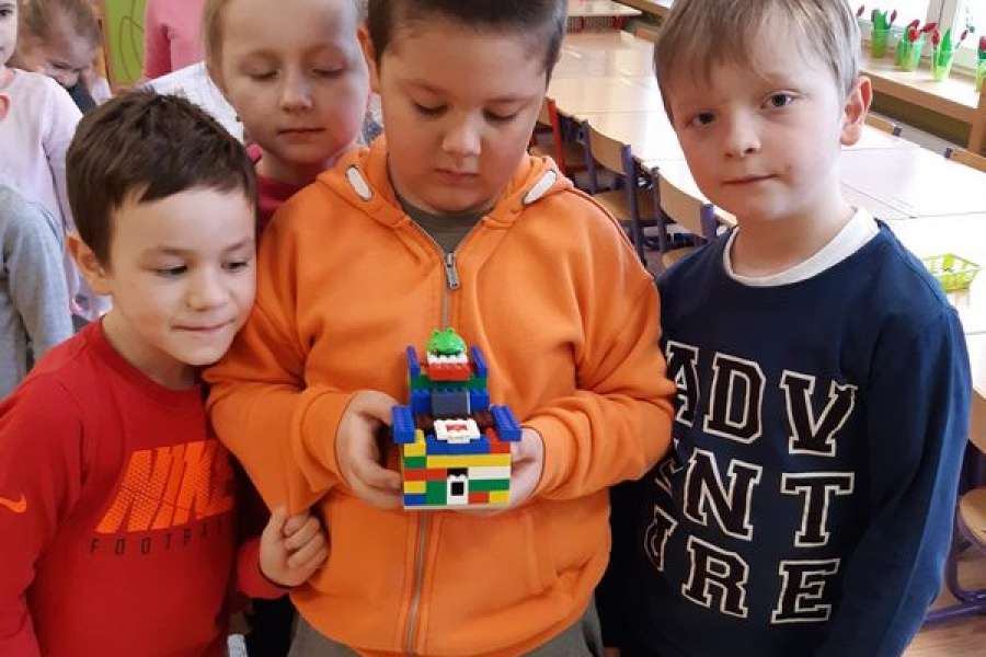 Teatrzyk Kamishibai w przedszkolu