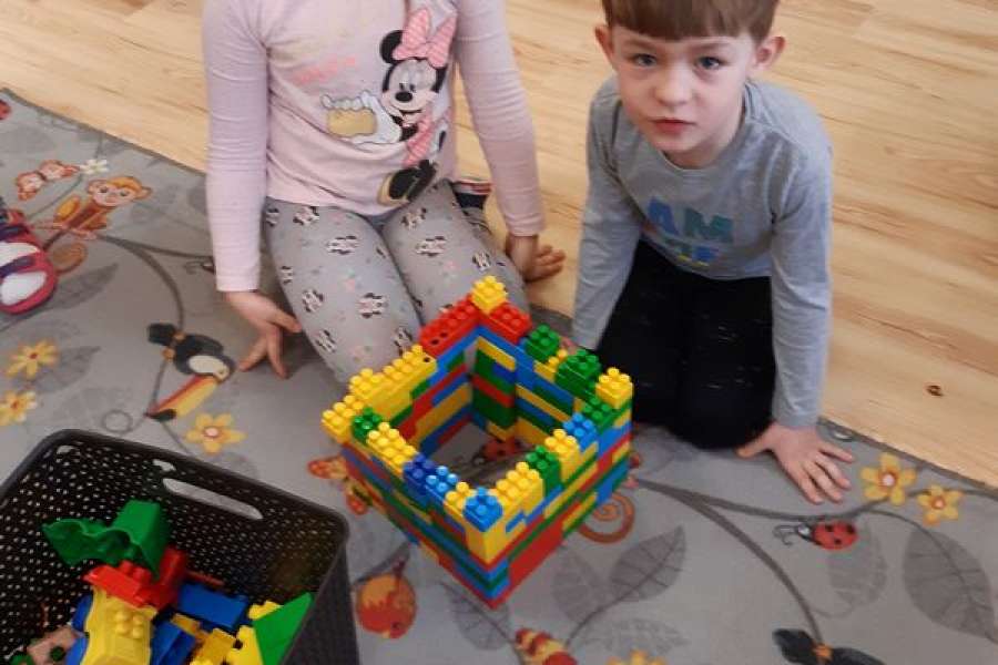 Teatrzyk Kamishibai w przedszkolu